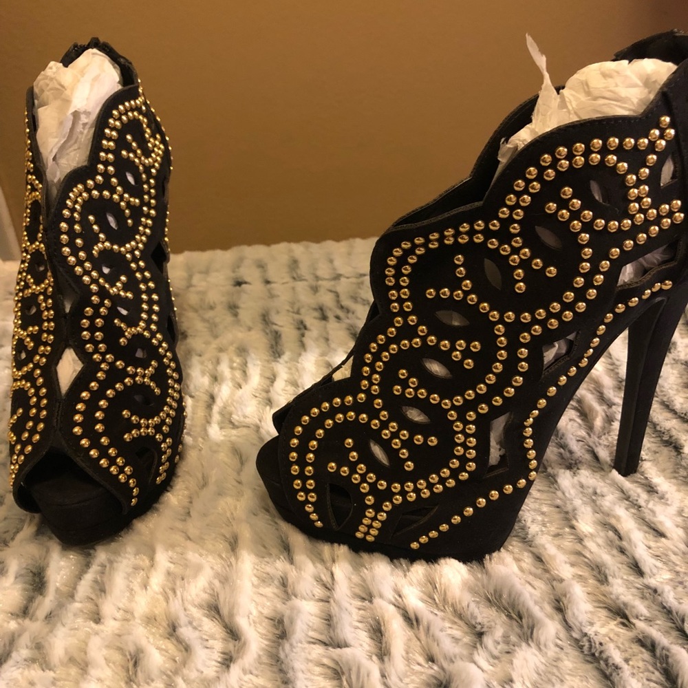 Heels in boot style